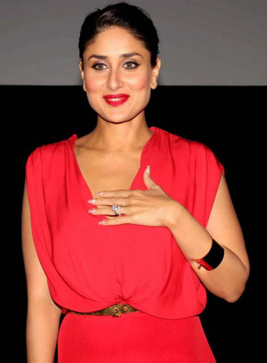268724_270889146346367_714721759_n - Kareena Kapoor 2