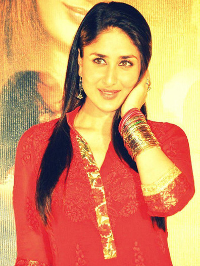 293122_276467669121848_1780236043_n - Kareena Kapoor 2