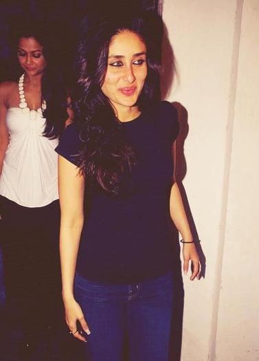 418763_277832952318653_1025084908_n - Kareena Kapoor 3