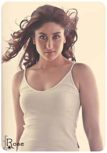 422291_275265899242025_1403997029_n - Kareena Kapoor 3