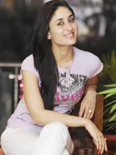 432059_271023659666249_99019435_n - Kareena Kapoor 3