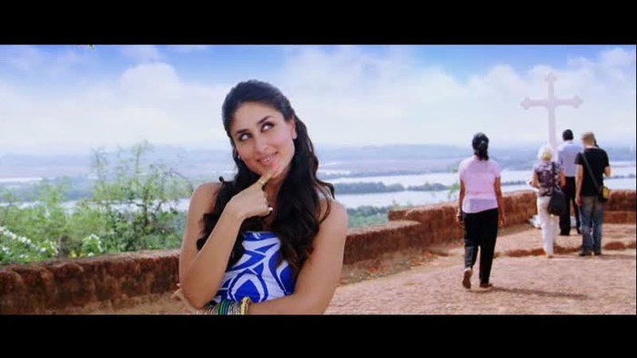 481902_270579576377324_1924694313_n - Kareena Kapoor 3