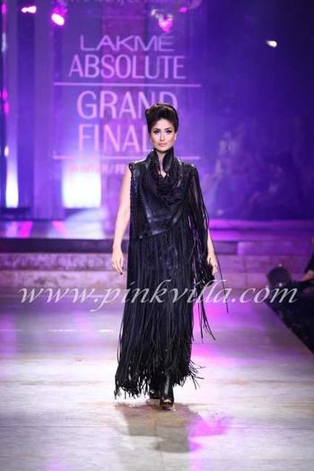 482091_272038142898134_1228945835_n - Kareena Kapoor 3