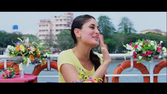 488388_271981299570485_798319843_n - Kareena Kapoor 3