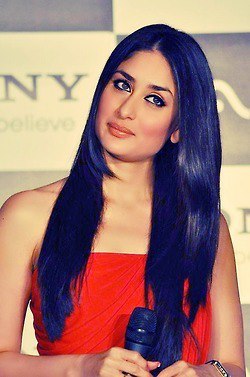 530875_275491759219439_1920394212_n - Kareena Kapoor 3