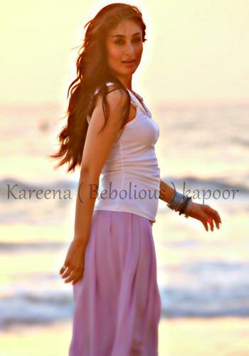 558352_278002335635048_89624130_n - Kareena Kapoor 3