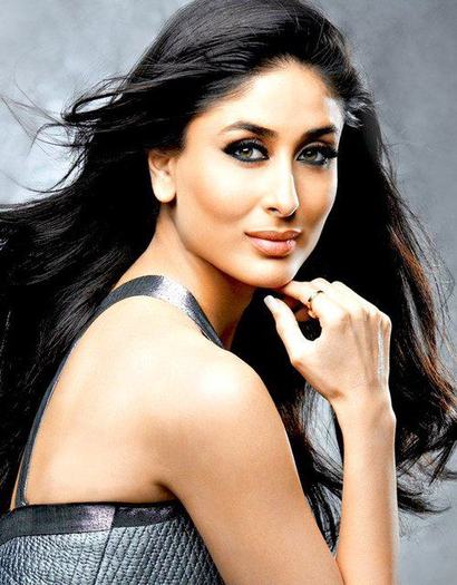 559131_270478879720727_717194825_n - Kareena Kapoor 3