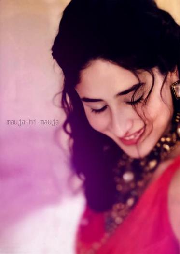 564178_277963122305636_1049336876_n - Kareena Kapoor 3