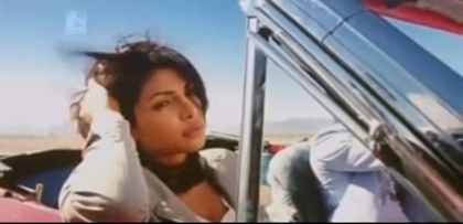 Anjaana Anjaani (18)