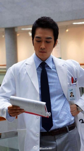 Pacienta park min young si-a revenit....dar va mai sta in spital acum puteti sa mergeti sa o vizitat