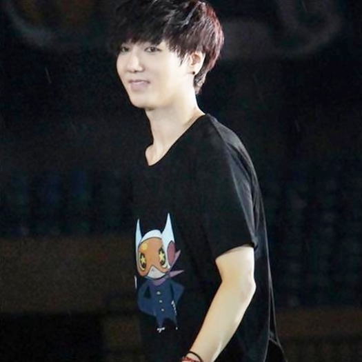 - De nebuna asta fugggggg :((..Hyunaa Help me.:o3.[ se duce langa hyuna ] - BEACH  2