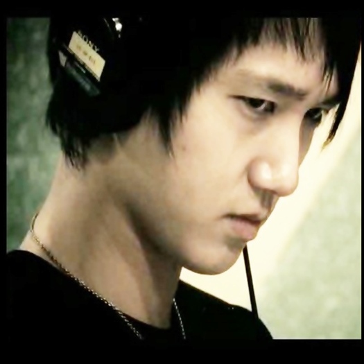 - Da tu ma lasi pe mine cand iti zic? :-l...[ o ia in brate.o arunca in apa apoi fuge ]..>:)>:)