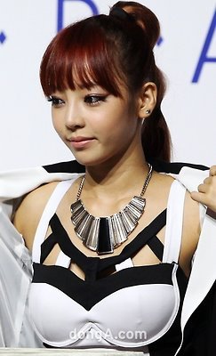 Moama deci daca pun mana pe Yesung e mort :-l .. wow thanks sulli :X