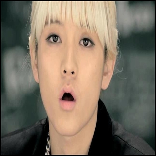 - Hoo , tu ai inceput sa fugi dupa mine :-l