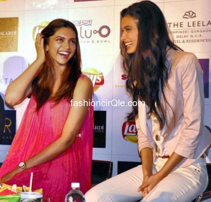 Deepika-padukone-Diana-Penty-at-Cocktail-movie-promotional-event-1