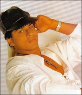 423908_193559910751319_126224477_n