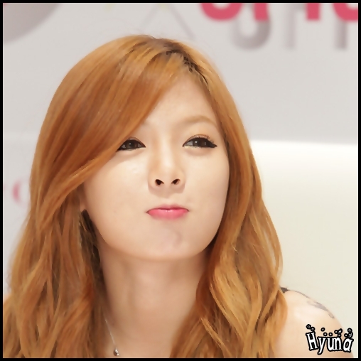 ^.^ Nu.i adevarat...:-w...Du.te si spunei.i...[puppy eyes] :o3