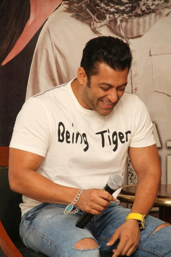 524440_369346233137109_1274555420_n