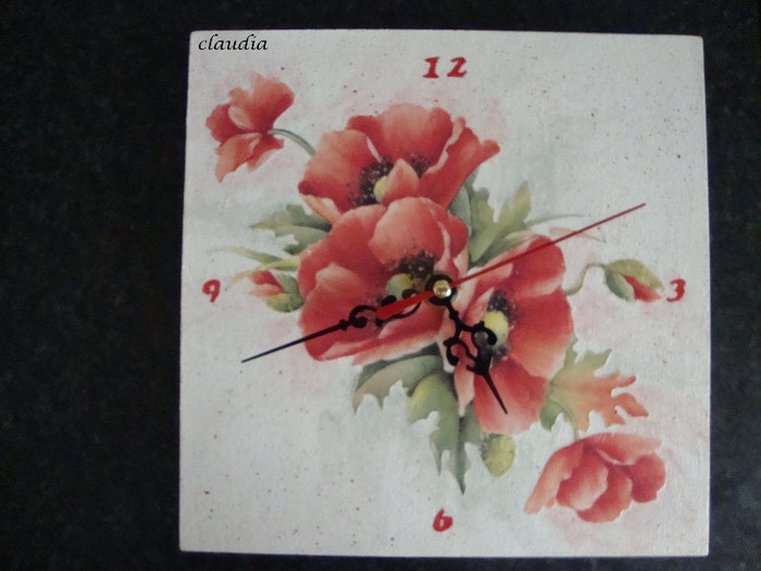 ceas ,,maci rosii'' -decoupage