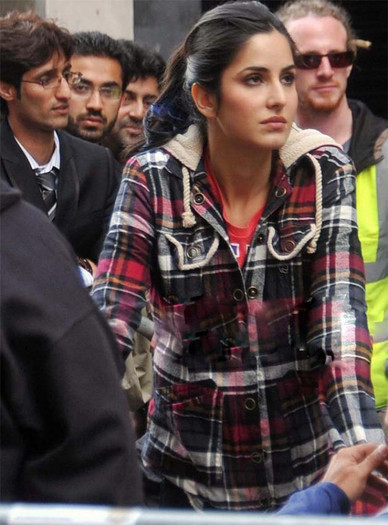 385664_458353994176662_1057697921_n - 0 Katrina Kaif