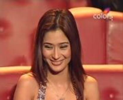 305101_334107770015114_1923325321_a - sara khan18