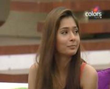 309267_334107000015191_1307729300_a - sara khan18