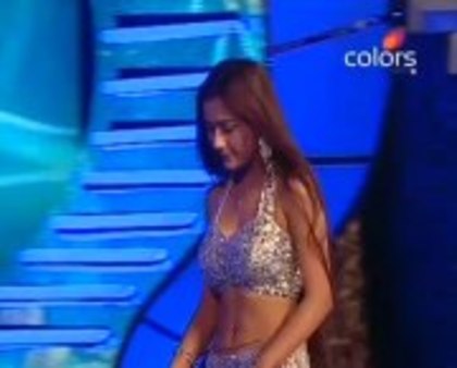 419201_334107576681800_1117917955_a - sara khan18