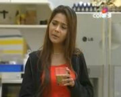 527916_337171599709426_1681185057_a - sara khan18