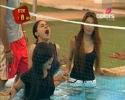 542519_334106876681870_21431987_a - sara khan18
