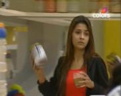 557293_337171546376098_1527075442_a - sara khan18