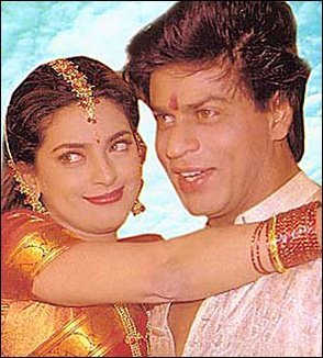 310925_267032796674257_490177164_n - Juhi Chawla si Srk