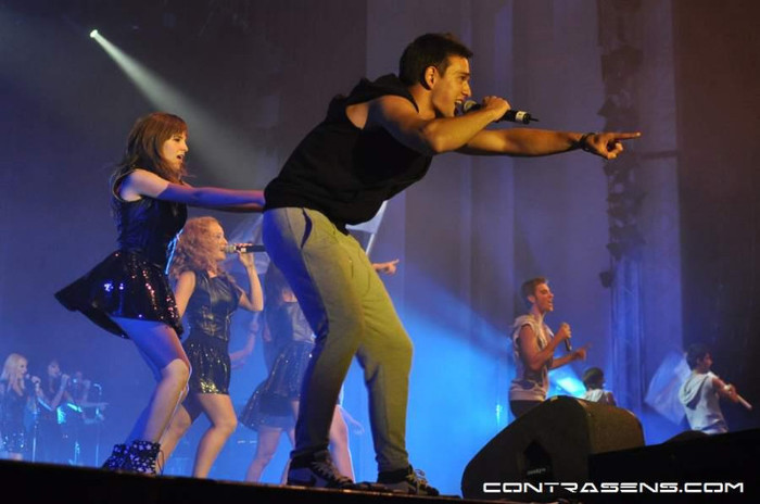 284508_414590318602483_519393521_n