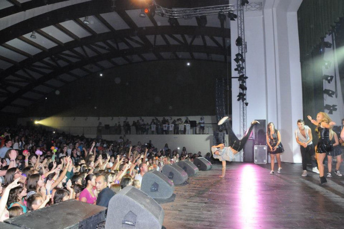 523191_436056193104396_1368230677_n