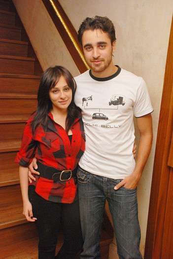 542739_388266871198629_128251160_n