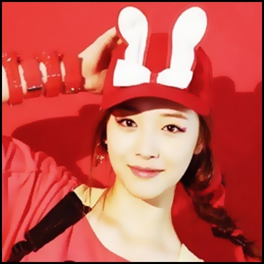 - Nu stiu.. Sper sa vina curand :) L-ai vazut pe MinHo oppa azi? :-?[brb]