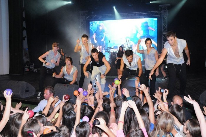 300351_436055473104468_690675279_n