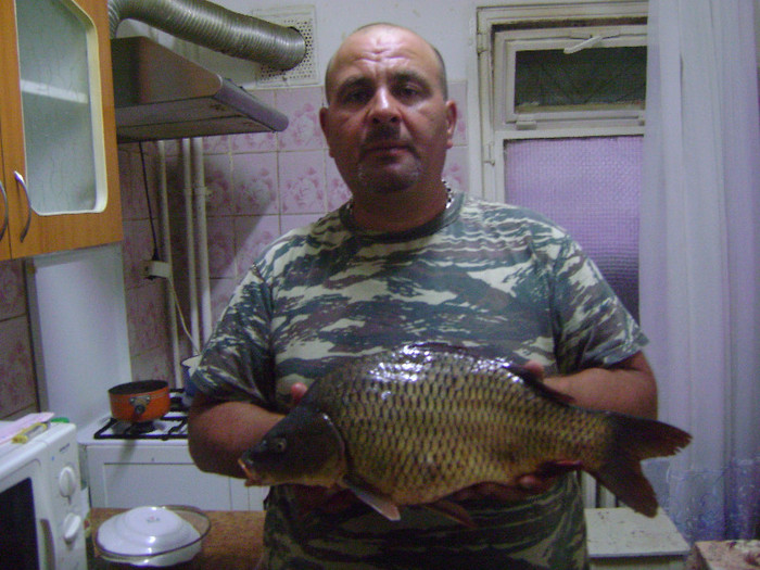 UN CIORTAN DE 2,3 KG prins pe vladiceasca - la pescuit 2012