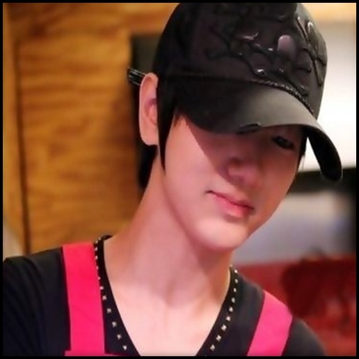 [ se intoarce cu o sticla de suc ]..Habar n`am unde sunt :-??..[ pleaca sus ] - Xx Episodul 7 xX