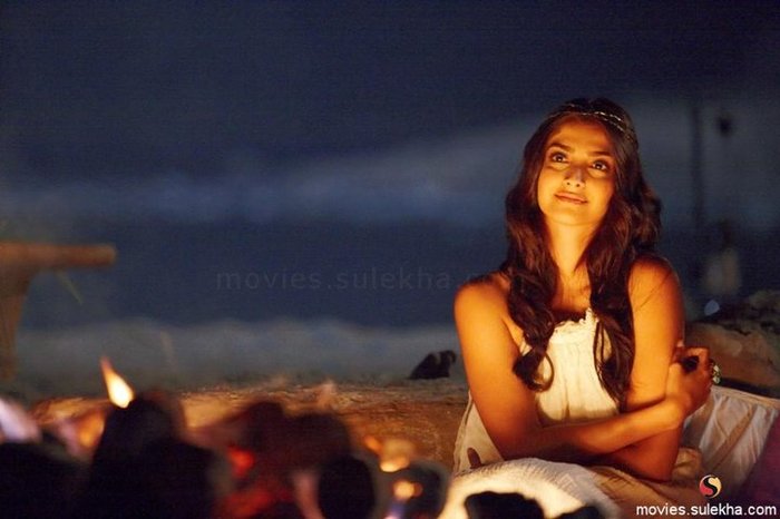 182232_497086101007_2816487_n - 0 Sonam Kapoor