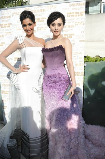 223324_10150177367686008_1824099_n - 0 Sonam Kapoor