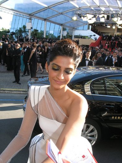 223329_10150178960191008_7897493_n - 0 Sonam Kapoor