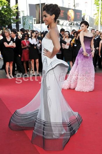 226903_10150177461496008_5584767_n - 0 Sonam Kapoor