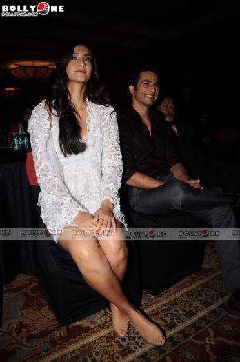 309839_10150275003161008_1554632454_n - 0 Sonam Kapoor