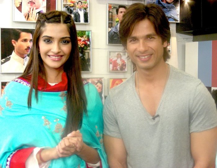 312448_10150277190616008_1071601104_n - 0 Sonam Kapoor