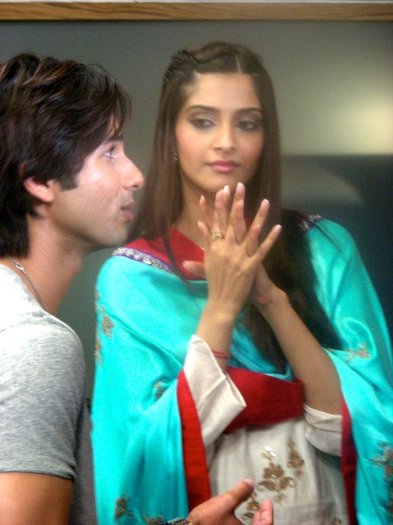 312838_10150277185396008_2044217555_n - 0 Sonam Kapoor