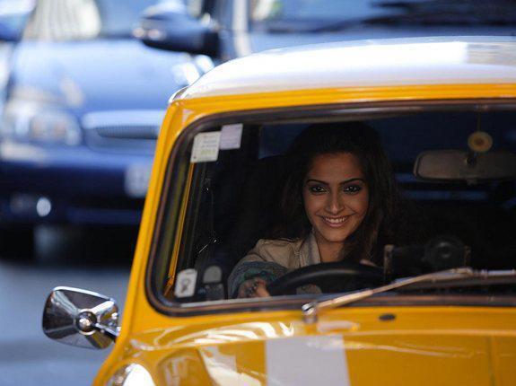 393924_10150431444491008_889058709_n - 0 Sonam Kapoor