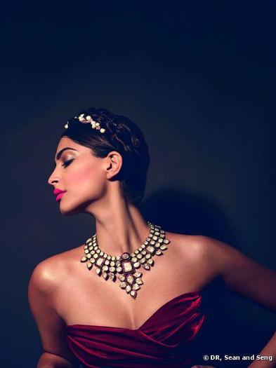 525775_10150794405321008_1511914329_n - 0 Sonam Kapoor