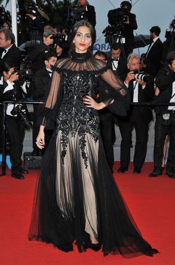 525793_10150805301951008_1952804545_n - 0 Sonam Kapoor