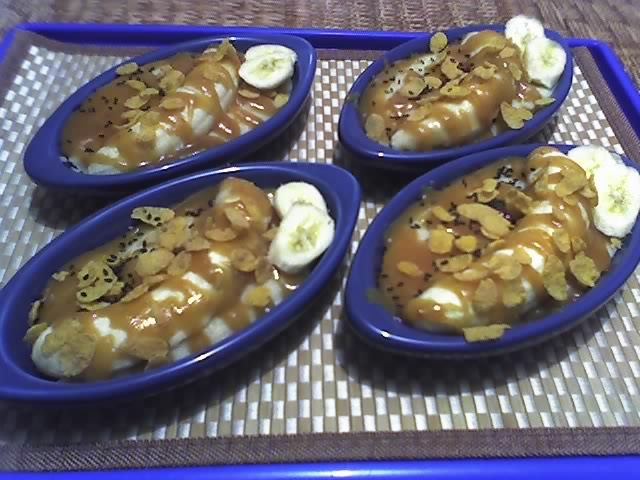 ceva dulce cu DULCEATA DE LAPTE; reteta la dulceata de lapte:

http://www.bucataras.ro/retete/dulce-de-leche-30645.html
