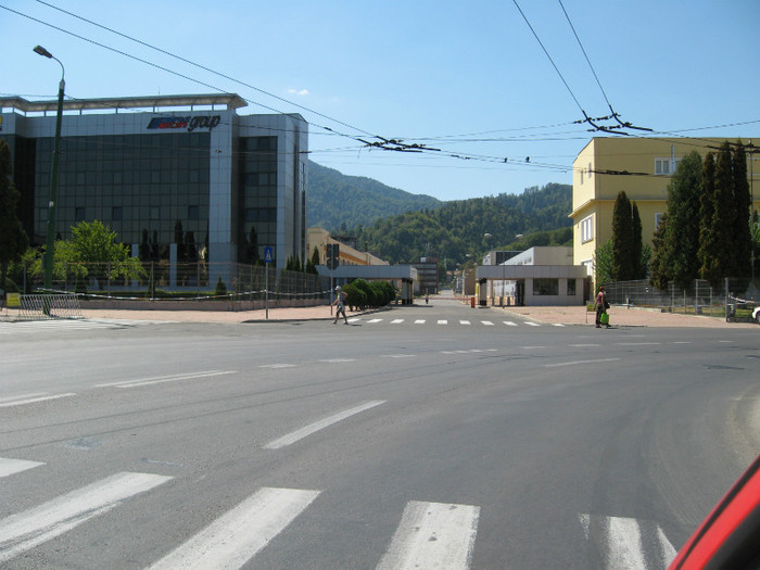 Intrarea in fostul Steagul Rosu .. sau ce-a mai ramas !